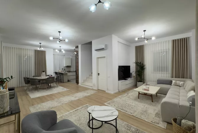 Shtepi me qera Vila Luksoze ne Tirane, 4+1, Mobilimi E mobiluar, Pagesa 2,500  Euro.