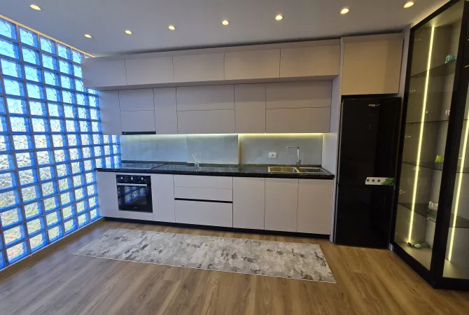 Shtepi ne shitje Apartament ne Tirane, 2+1, Mobilimi E mobiluar, Pagesa 325,000  Euro.