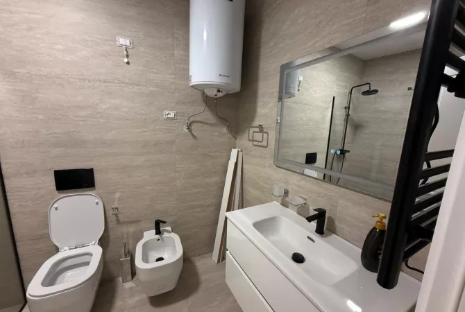Shtepi me qera Apartament ne Tirane, 2+1, Mobilimi E mobiluar, Pagesa 1,700  Euro.
