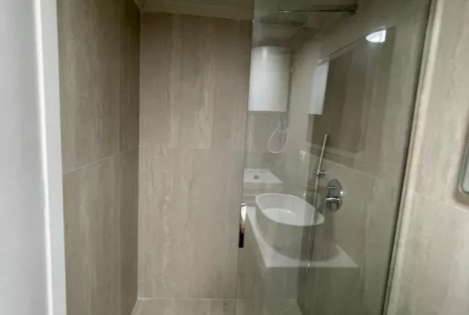 Duplex (casa a 2 piani) in vendita a Tirana 1+1, Arredato