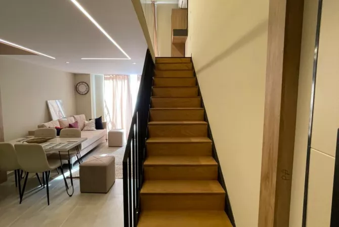 Duplex (casa a 2 piani) in vendita a Tirana 1+1, Arredato