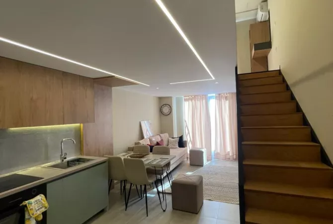 Duplex (casa a 2 piani) in vendita a Tirana 1+1, Arredato