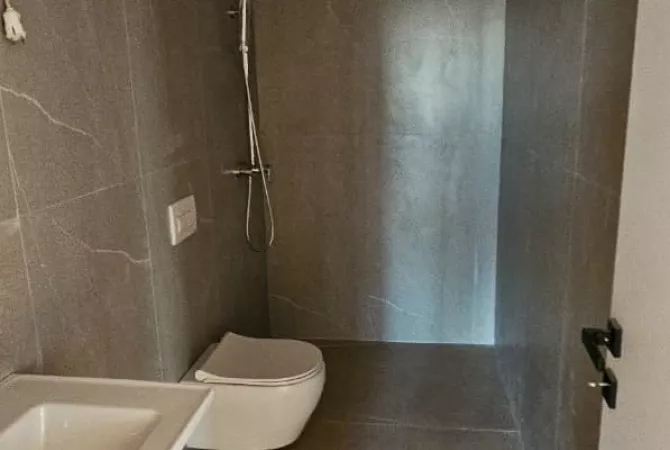 Shtepi ne shitje Apartament ne Tirane, 2+1, Mobilimi Bosh, pa mobiluar, Pagesa 397,000  Euro.