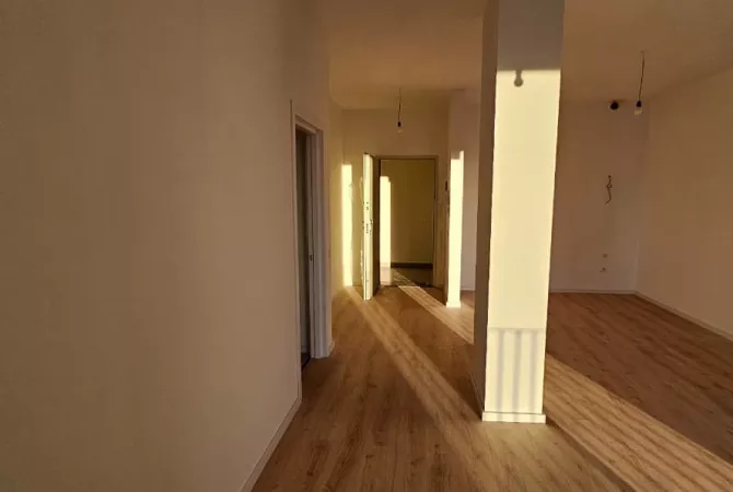 Shtepi ne shitje Apartament ne Tirane, 2+1, Mobilimi Bosh, pa mobiluar, Pagesa 397,000  Euro.