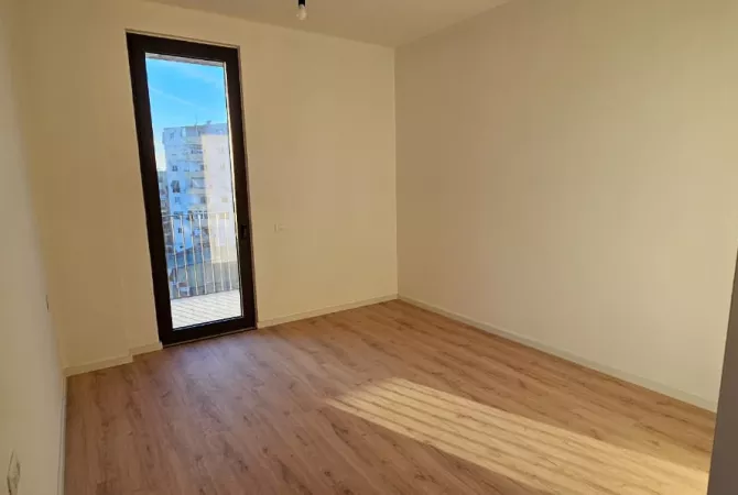Shtepi ne shitje Apartament ne Tirane, 2+1, Mobilimi Bosh, pa mobiluar, Pagesa 397,000  Euro.