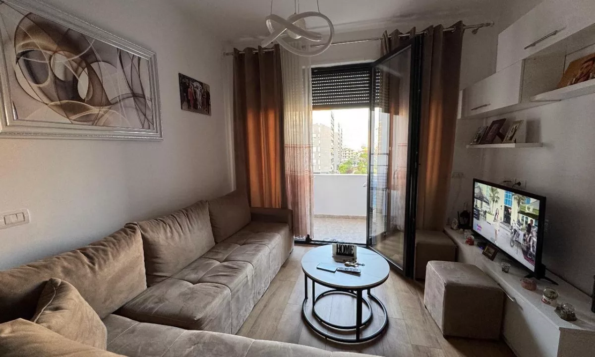 Shtepi ne shitje Apartament ne Tirane, 2+1, Mobilimi E mobiluar, Pagesa 78,000  Euro.