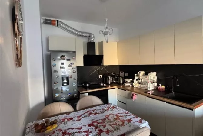 Shtepi ne shitje Apartament ne Tirane, 2+1, Mobilimi E mobiluar, Pagesa 78,000  Euro.