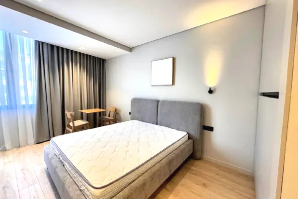 Shtepi me qera Apartament ne Tirane, 3+1, Mobilimi E mobiluar, Pagesa 1,900  Euro.