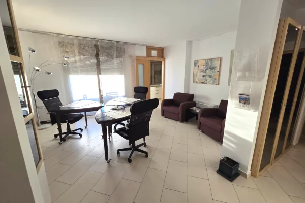 Business Property for Rent 3+1 in Tirana - 1,100 Euro