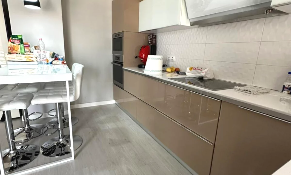 Shtepi ne shitje Apartament ne Tirane, 2+1, Mobilimi E mobiluar, Pagesa 150,000  Euro.