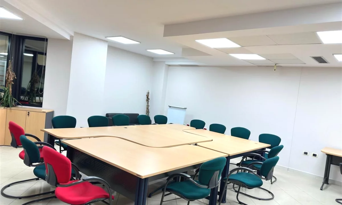 🏡 Jepet ambient per zyre me qira ne Bllok 