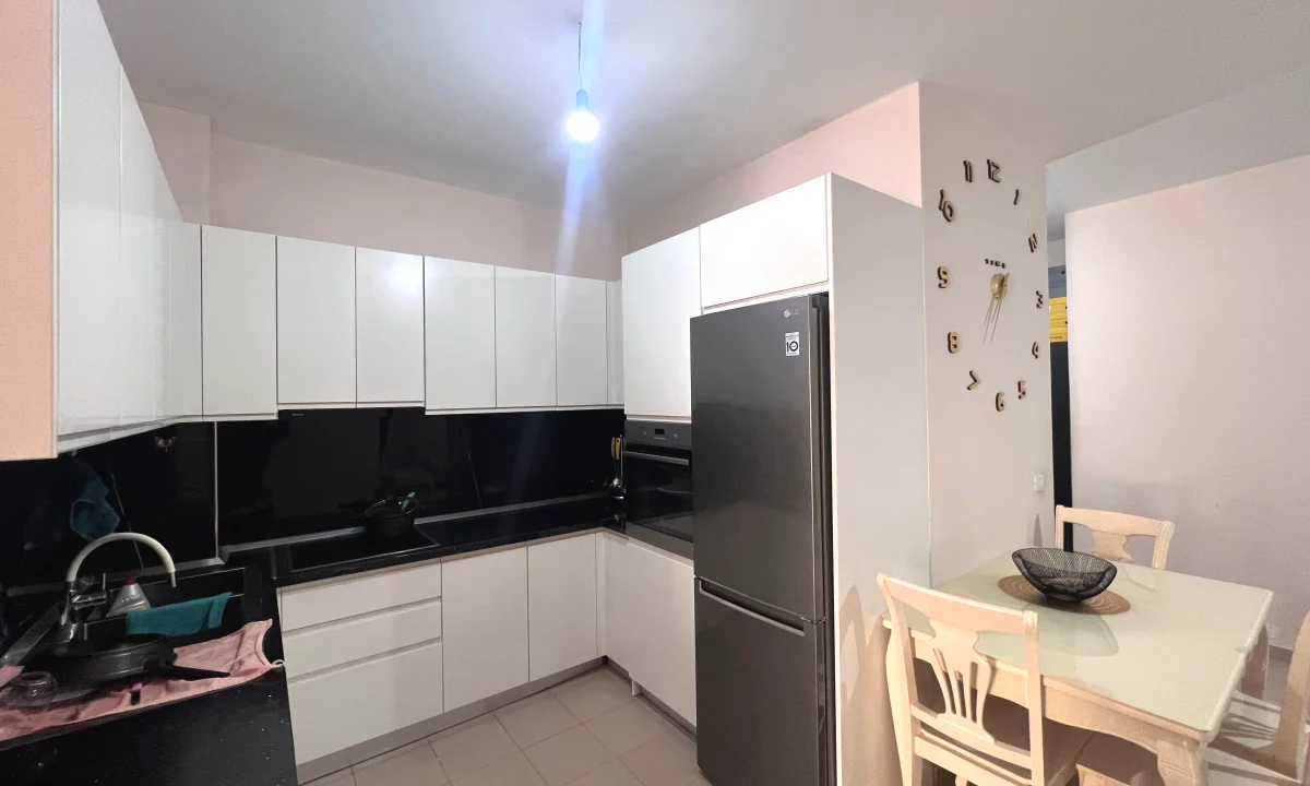 Shtepi ne shitje Apartament ne Tirane, 2+1, Mobilimi E mobiluar, Pagesa 139,997  Euro.