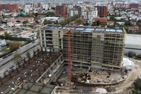 Shtepi ne shitje Apartament ne Tirane, 1+1, Mobilimi Bosh, pa mobiluar, Pagesa 49,400  Euro.