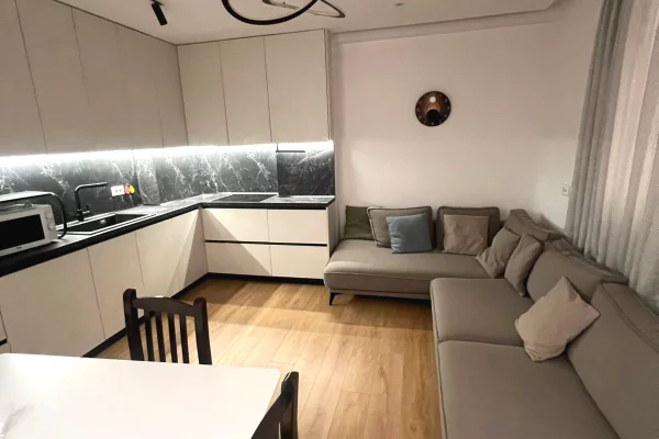 Shtepi me qera Apartament ne Tirane, 2+1, Mobilimi E mobiluar, Pagesa 850  Euro.