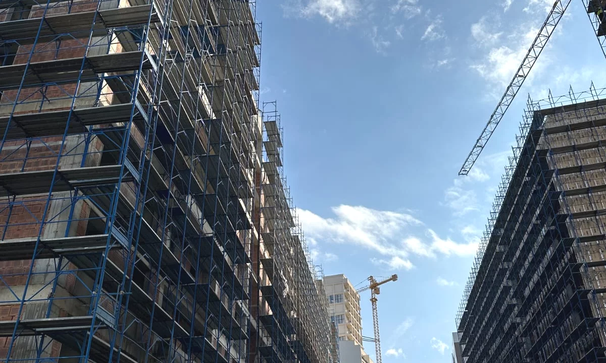 Shtepi ne shitje Apartament ne Tirane, 1+1, Mobilimi Bosh, pa mobiluar, Pagesa 120,798  Euro.