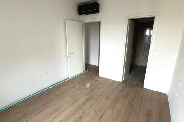 Shtepi me qera Apartament ne Tirane, 2+1, Mobilimi Bosh, pa mobiluar, Pagesa 600  Euro.