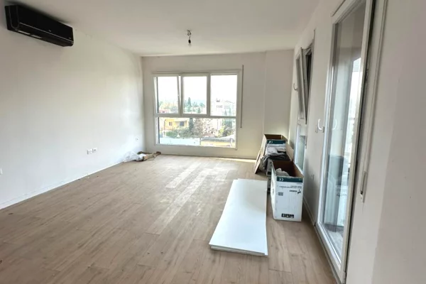 Shtepi me qera Apartament ne Tirane, 2+1, Mobilimi Bosh, pa mobiluar, Pagesa 600  Euro.