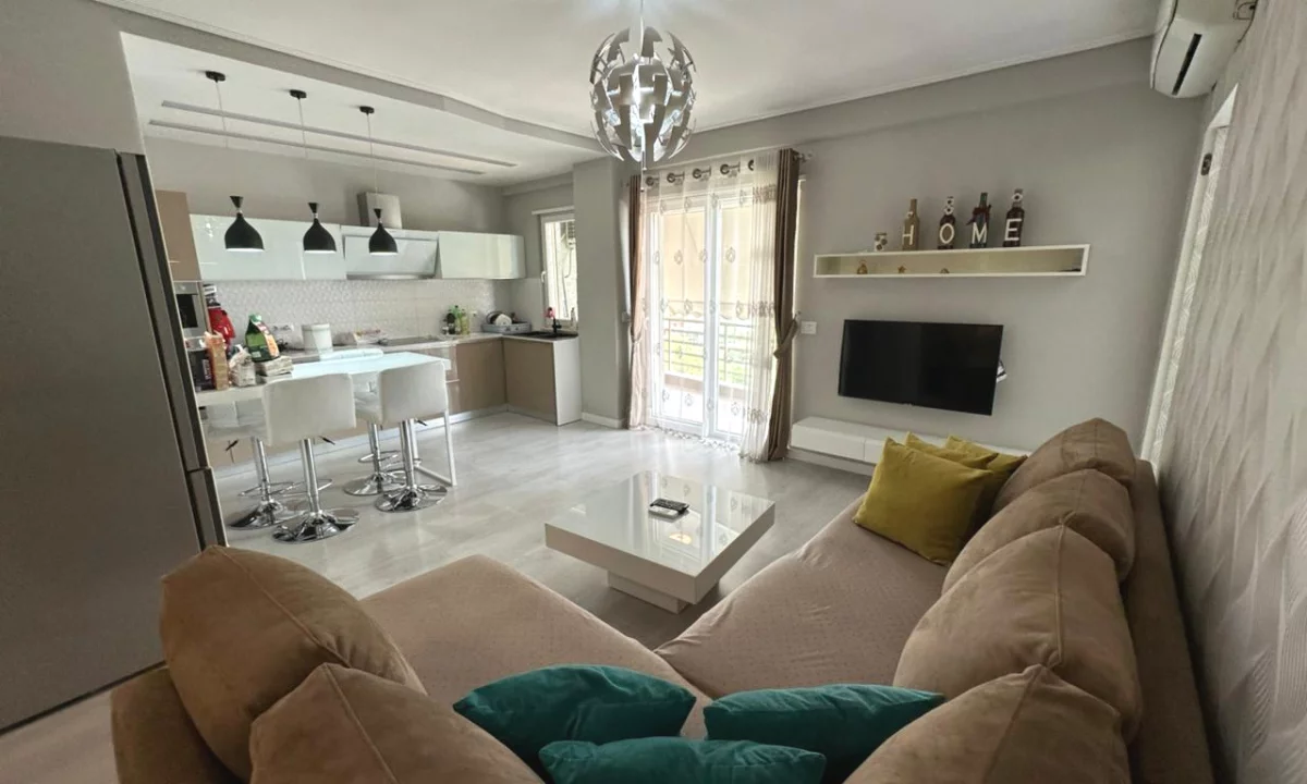 Shtepi ne shitje Apartament ne Tirane, 2+1, Mobilimi E mobiluar, Pagesa 150,000  Euro.