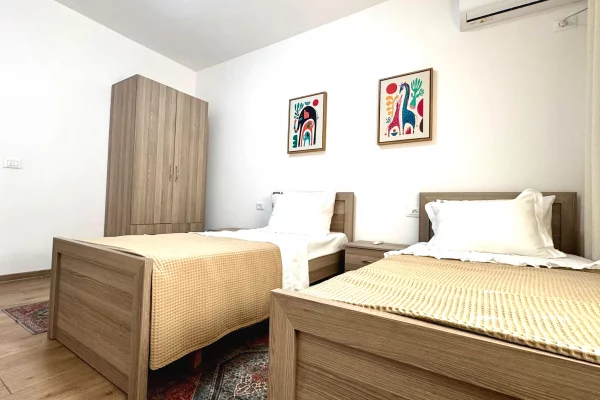 Shtepi me qera Apartament ne Tirane, 2+1, Mobilimi E mobiluar, Pagesa 799  Euro.