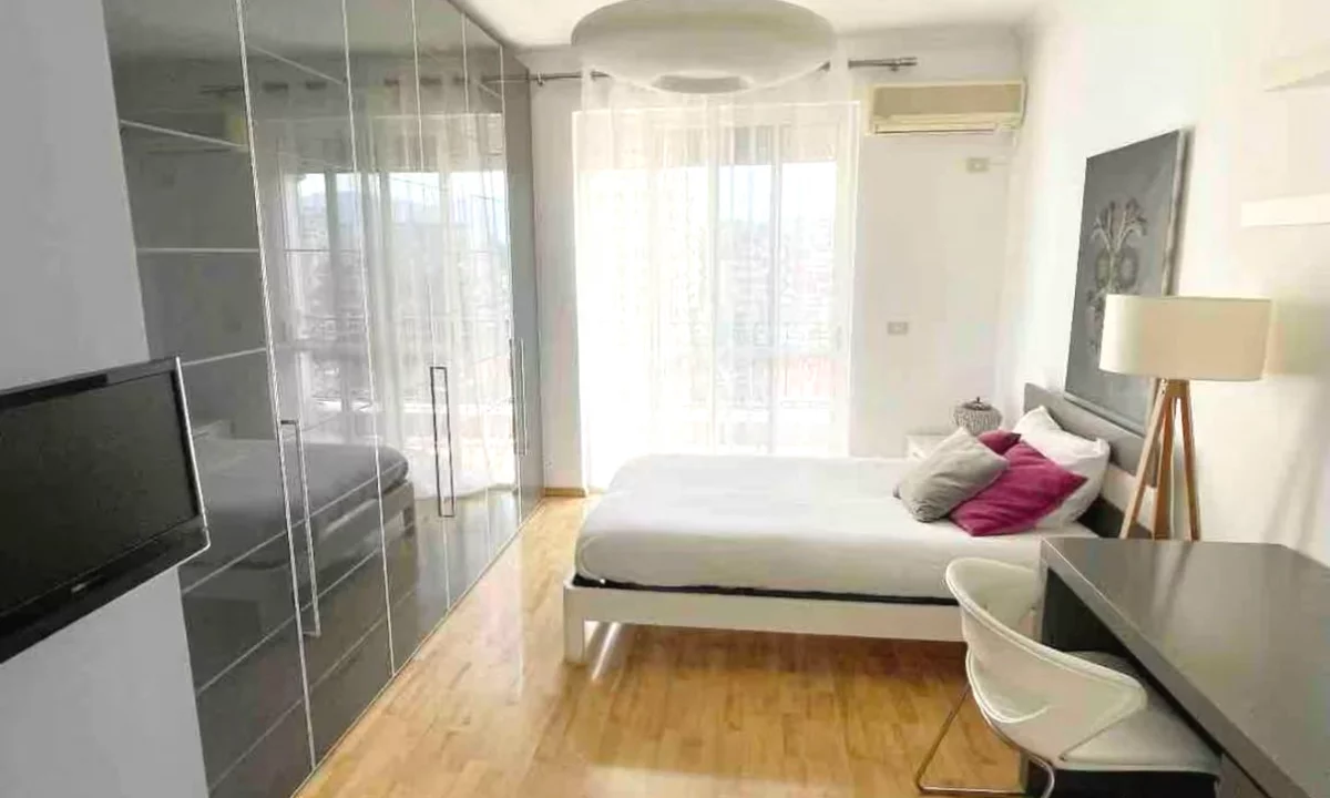 Shtepi me qera Apartament ne Tirane, 3+1, Mobilimi E mobiluar, Pagesa 1,500  Euro.