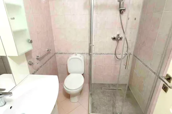 Shtepi me qera Apartament ne Tirane, 3+1, Mobilimi E mobiluar, Pagesa 1,500  Euro.