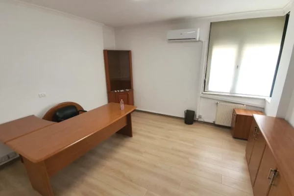 🏡 Jepet ambient per zyre me qira prane Kullave Binjake, Bllok 