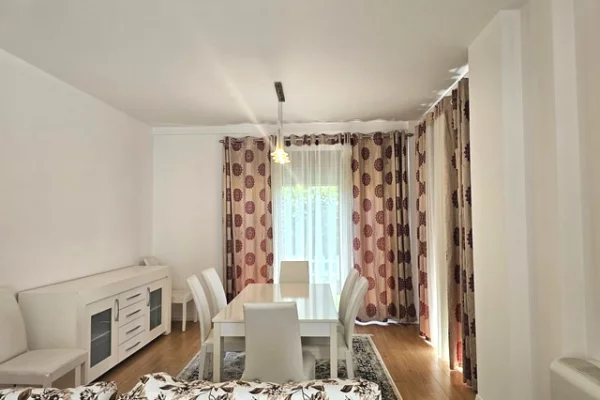 Shtepi me qera 4+1 ne Tirane - 2,500 Euro