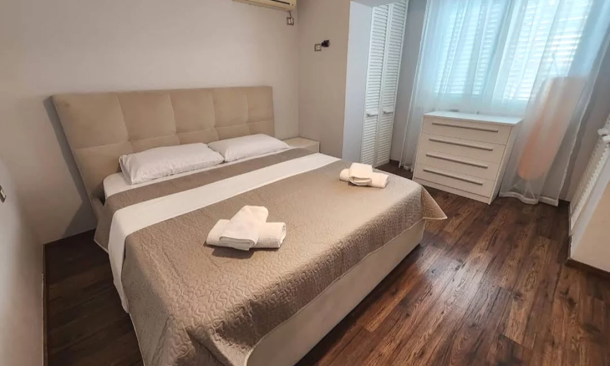 Shtepi me qera Apartament ne Tirane, 2+1, Mobilimi E mobiluar, Pagesa 1,175  Euro.