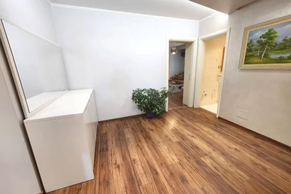 Shtepi me qera Apartament ne Tirane, 2+1, Mobilimi E mobiluar, Pagesa 1,175  Euro.