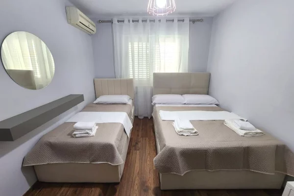 Shtepi me qera Apartament ne Tirane, 2+1, Mobilimi E mobiluar, Pagesa 1,175  Euro.