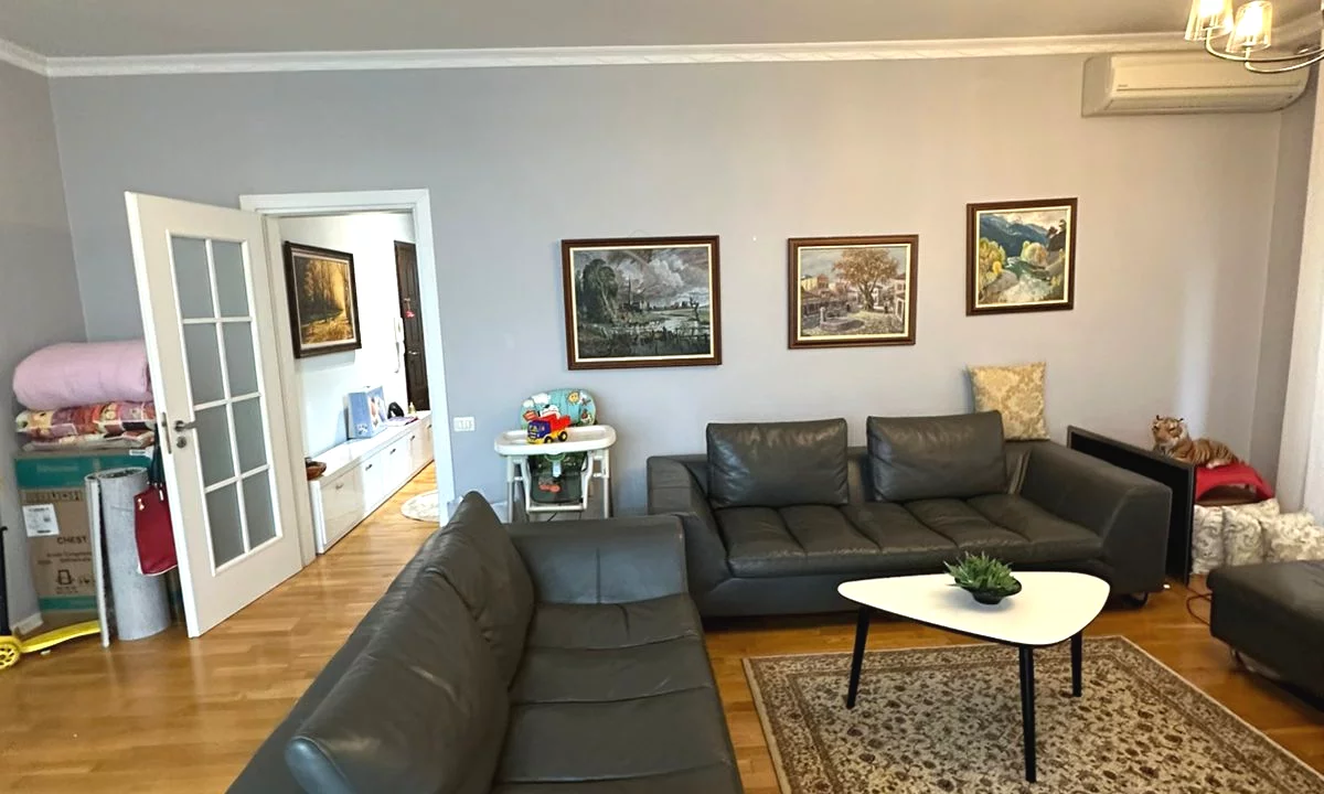 Shtepi me qera Apartament ne Tirane, 2+1, Mobilimi E mobiluar, Pagesa 900  Euro.