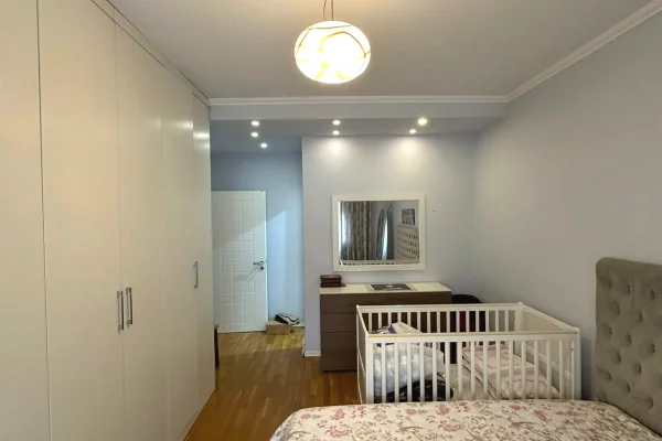 Shtepi me qera Apartament ne Tirane, 2+1, Mobilimi E mobiluar, Pagesa 900  Euro.
