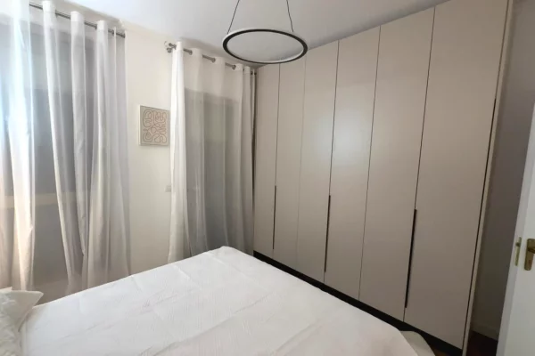 Shtepi me qera Apartament ne Tirane, 1+1, Mobilimi E mobiluar, Pagesa 500  Euro.