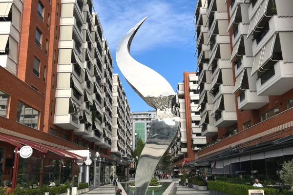 Shtepi me qera Apartament ne Tirane, 3+1, Mobilimi E mobiluar, Pagesa 1,350  Euro.