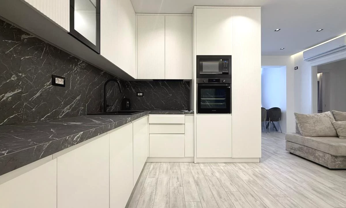 Appartamento in affitto a Tirana 3+1, Arredato