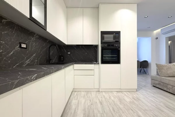 🏡 Jepet apartament 3+1+3 Poste Parkimi me qira te Kompleksi Delijorgji 