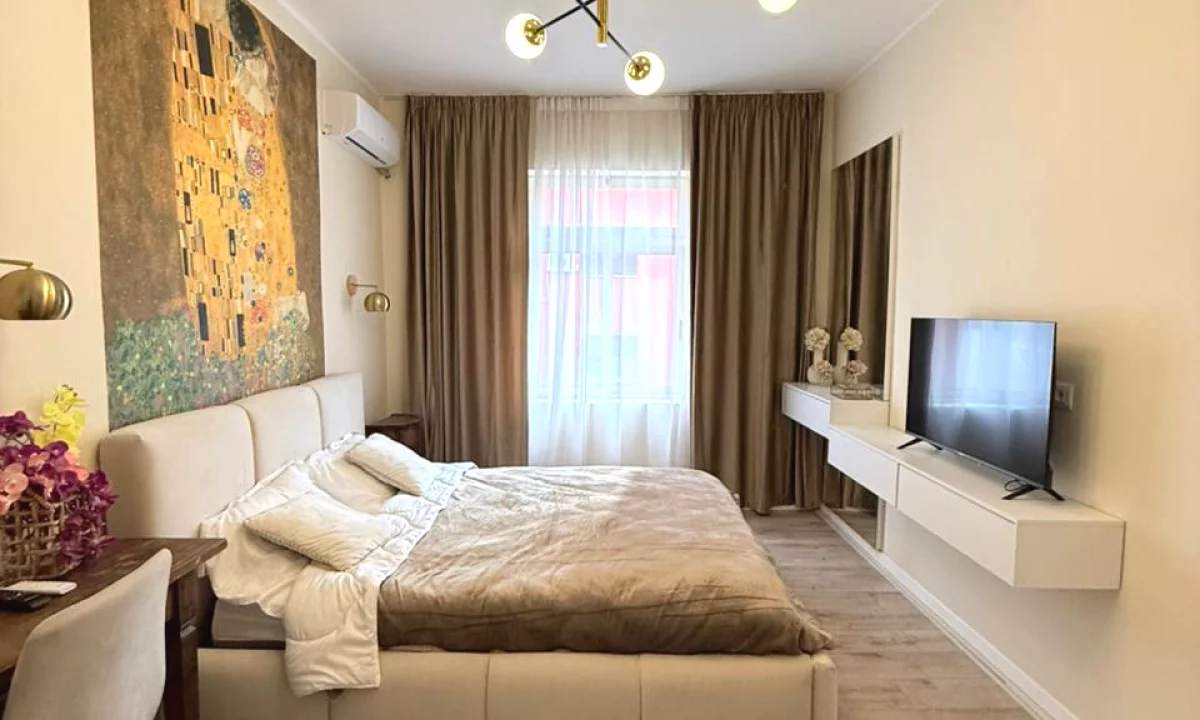 Shtepi ne shitje Apartament ne Tirane, 2+1, Mobilimi E mobiluar, Pagesa 239,990  Euro.
