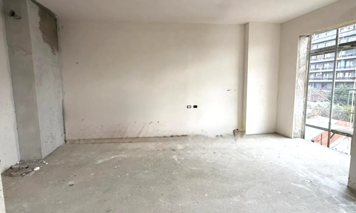 Shtepi ne shitje Apartament ne Tirane, 1+1, Mobilimi Bosh, pa mobiluar, Pagesa 125,630  Euro.
