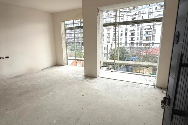 Shtepi ne shitje Apartament ne Tirane, 1+1, Mobilimi Bosh, pa mobiluar, Pagesa 125,630  Euro.