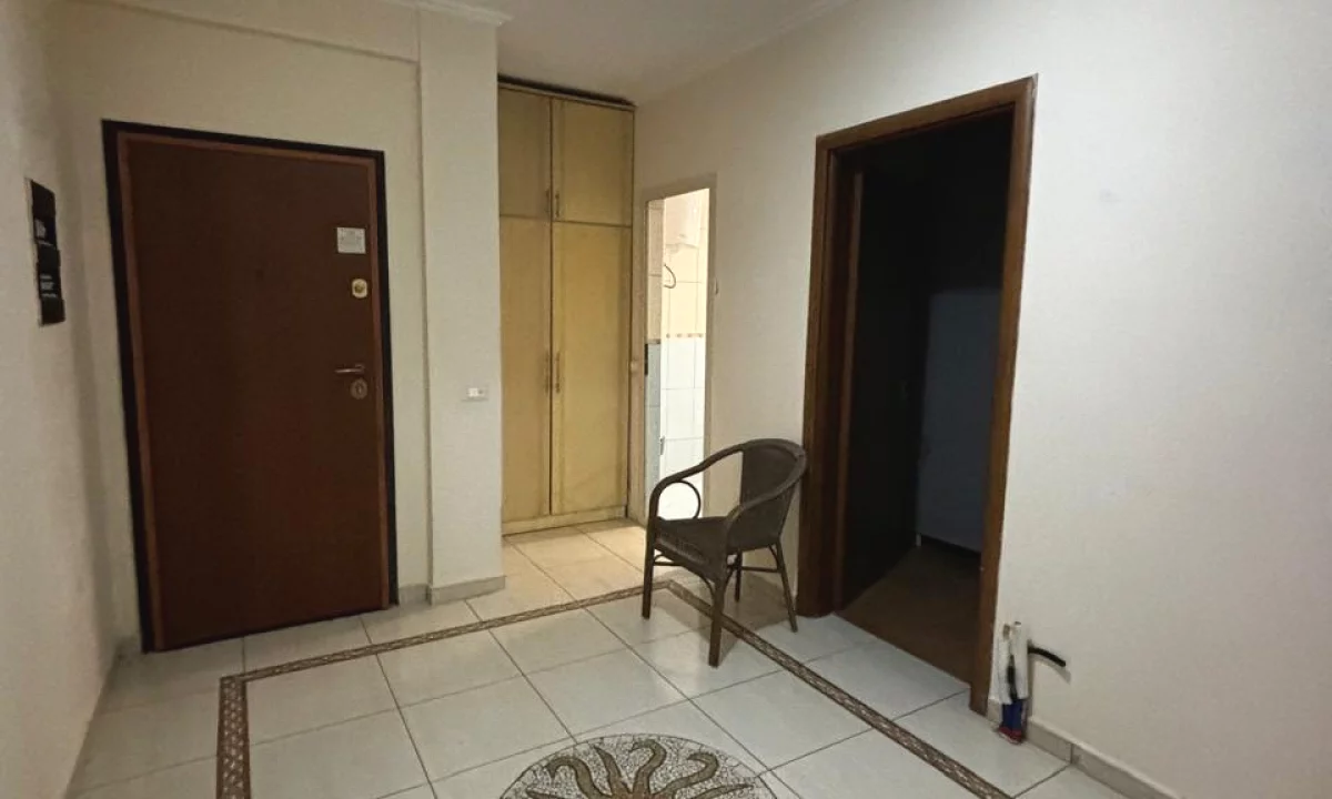 Shtepi ne shitje Apartament ne Tirane, 2+1, Mobilimi Bosh, pa mobiluar, Pagesa 155,000  Euro.