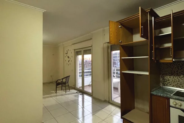 Shtepi ne shitje Apartament ne Tirane, 2+1, Mobilimi Bosh, pa mobiluar, Pagesa 155,000  Euro.
