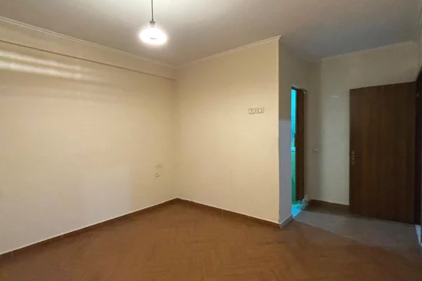 Shtepi ne shitje Apartament ne Tirane, 2+1, Mobilimi Bosh, pa mobiluar, Pagesa 155,000  Euro.