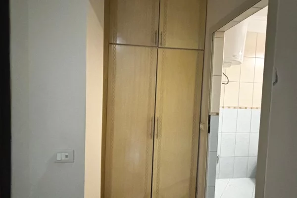 Shtepi ne shitje Apartament ne Tirane, 2+1, Mobilimi Bosh, pa mobiluar, Pagesa 155,000  Euro.