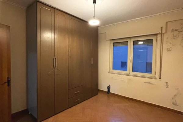 Shtepi ne shitje Apartament ne Tirane, 2+1, Mobilimi Bosh, pa mobiluar, Pagesa 155,000  Euro.