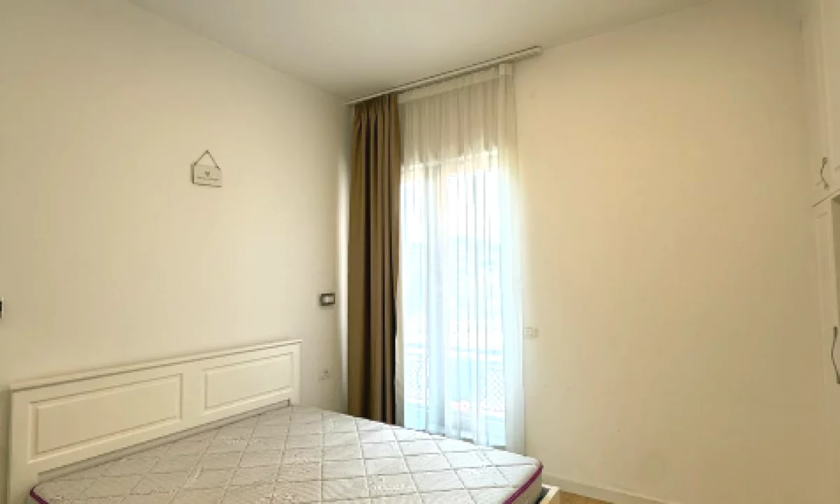 Shtepi me qera Apartament ne Tirane, 2+1, Mobilimi E mobiluar, Pagesa 120,000  Leke.