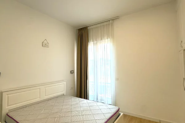 Shtepi me qera 2+1 ne Tirane - 120,000 Leke