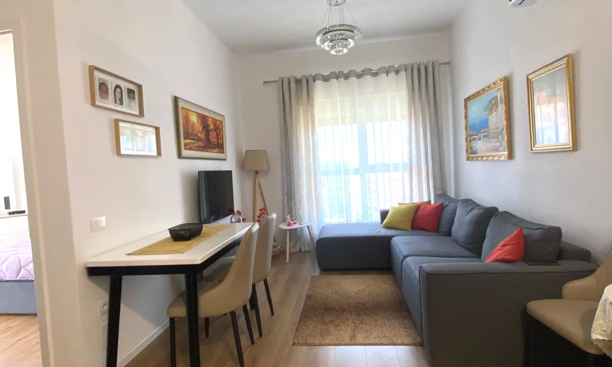 Shtepi ne shitje Apartament ne Tirane, 1+1, Mobilimi E mobiluar, Pagesa 125,000  Euro.