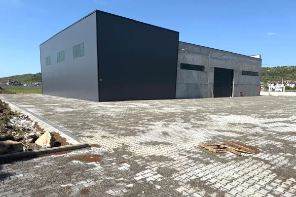 Ambient biznesi me qera 4+1 ne Tirane - 3,500 Euro