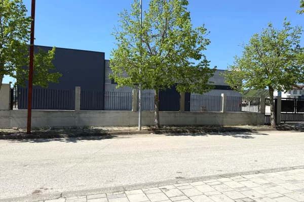 Ambient biznesi me qera 4+1 ne Tirane - 3,500 Euro