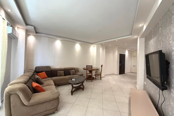 Appartamento in vendita a Tirana 2+1, Arredato